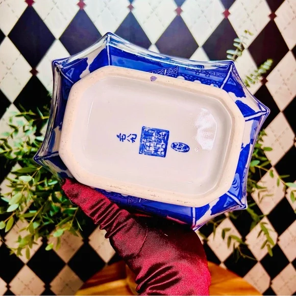 Vintage Asian Blue and White Porcelain Hexagonal Bowl - Picture 5 of 9